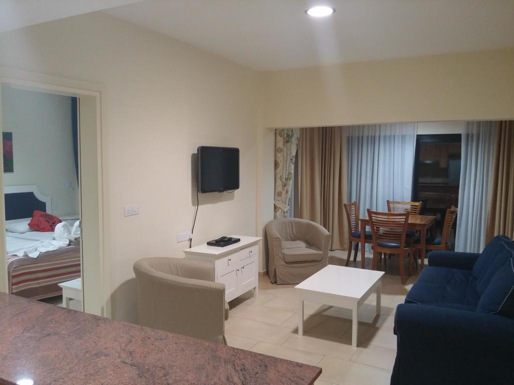 Royal Blue Hotel & Spa Geroskipou Екстериор снимка